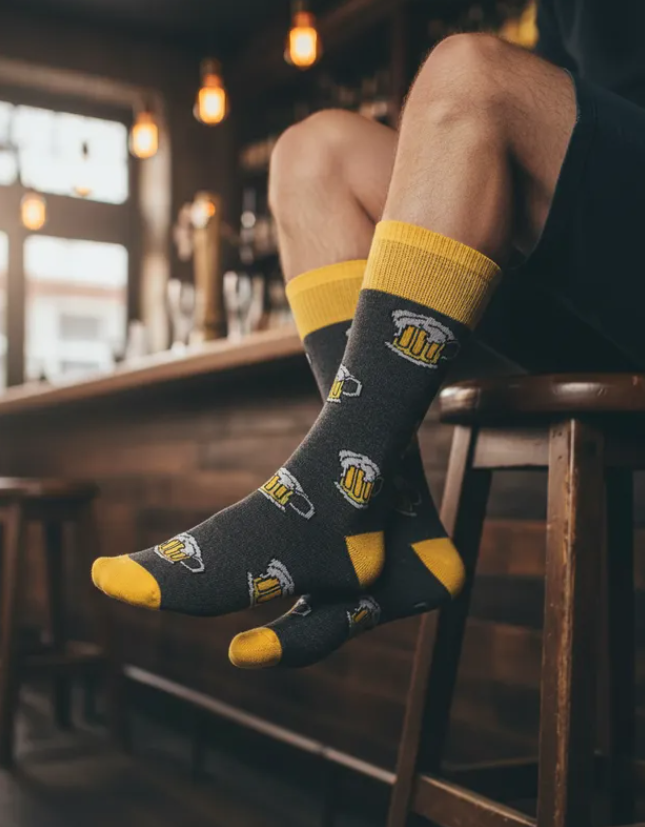 Calcetines Divertidos "Tarros De Cerveza" Color Gris / Amarillo