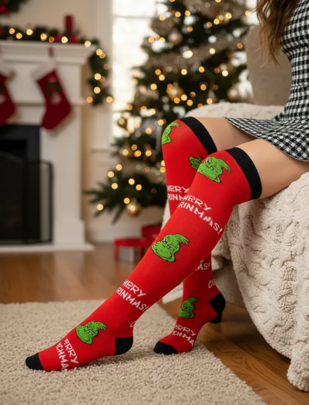 Medias Extra Largas Navideñas Dama Algodón "Grinch Merry Christmas"